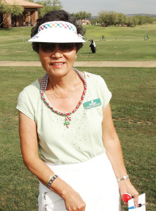 Putter Yoshie Hennessy sported a holiday necklace for Christmas in July.